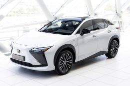Lexus RZ