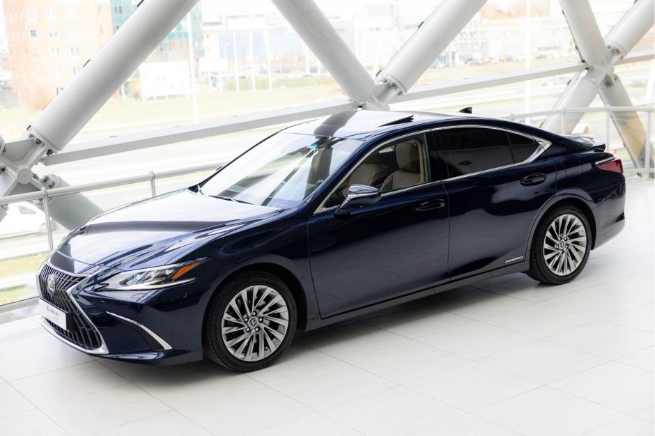 Lexus ES