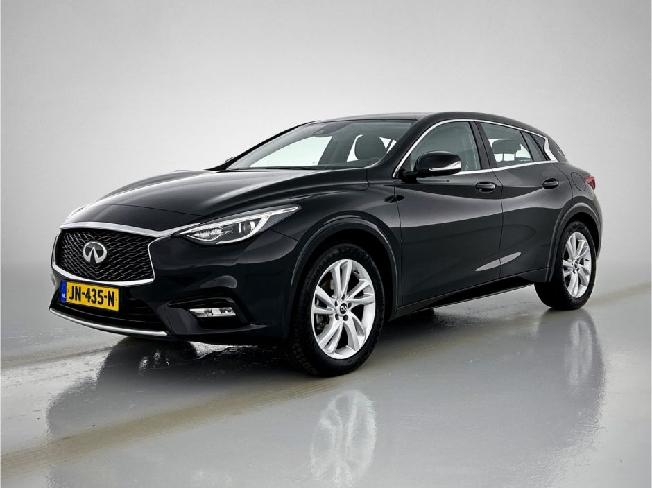 Infiniti Q30