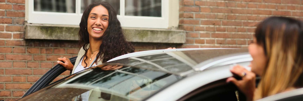 Elektrisch rijden in het buitenland: wat moet je weten?