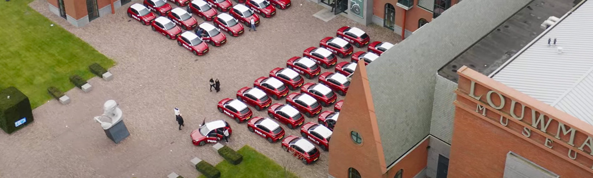 70 medewerkers van Peak-IT ontvangen Peugeot 208